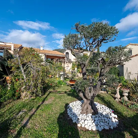 Villa Maison Climatisee Pour 5 Personnes , Au Clame , Jardin Arbore Proche Commerces