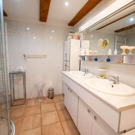Maison Climatisee Pour 5 Personnes , Au Clame , Jardin Arbore Proche Commerces *